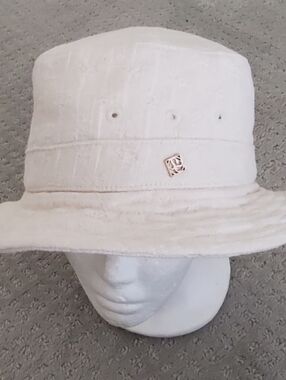 Sandro Beige cotton bucket hat featuring a Monogram Logo